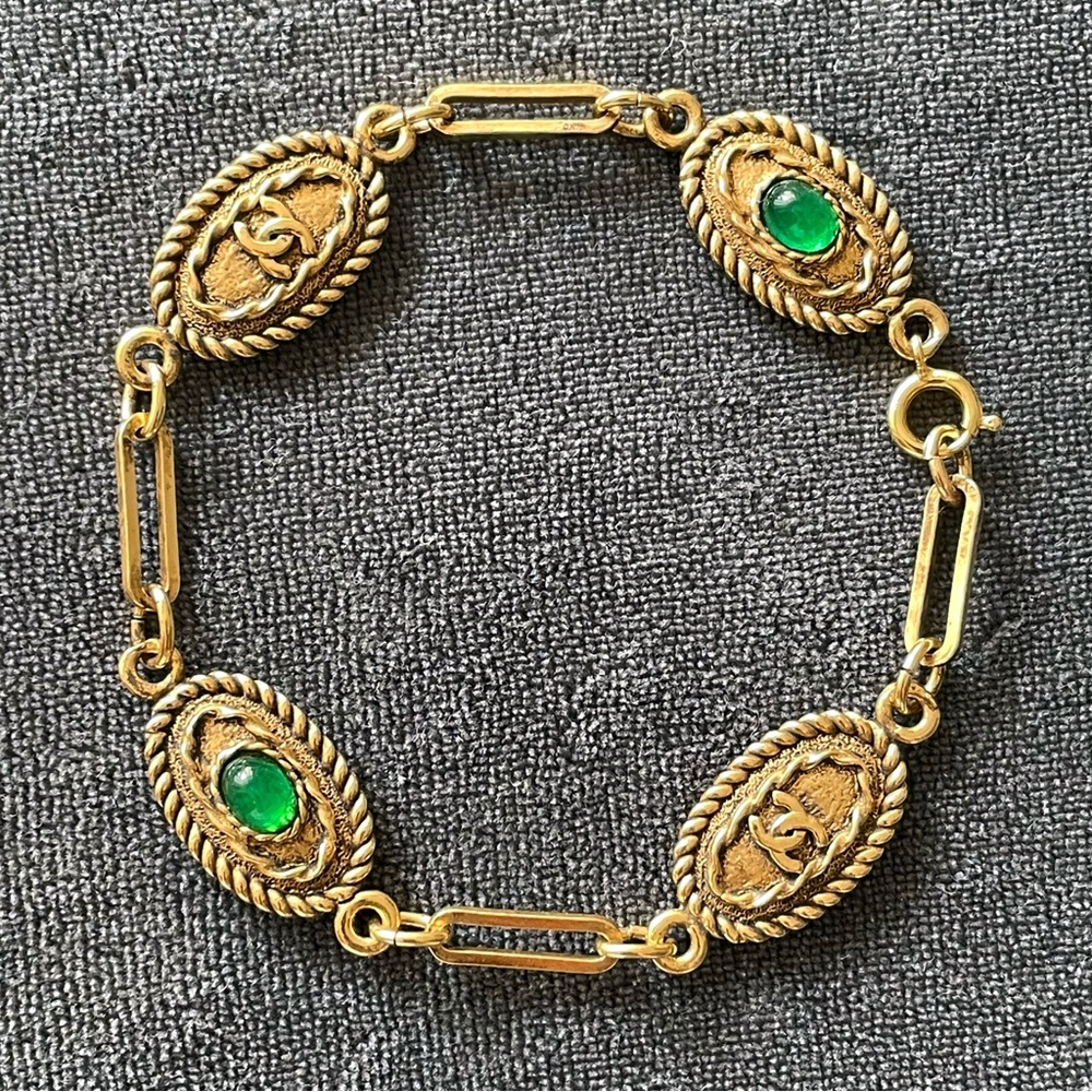 Vintage CHANEL Green Gripoix CC logo Gold Tone Bracelet